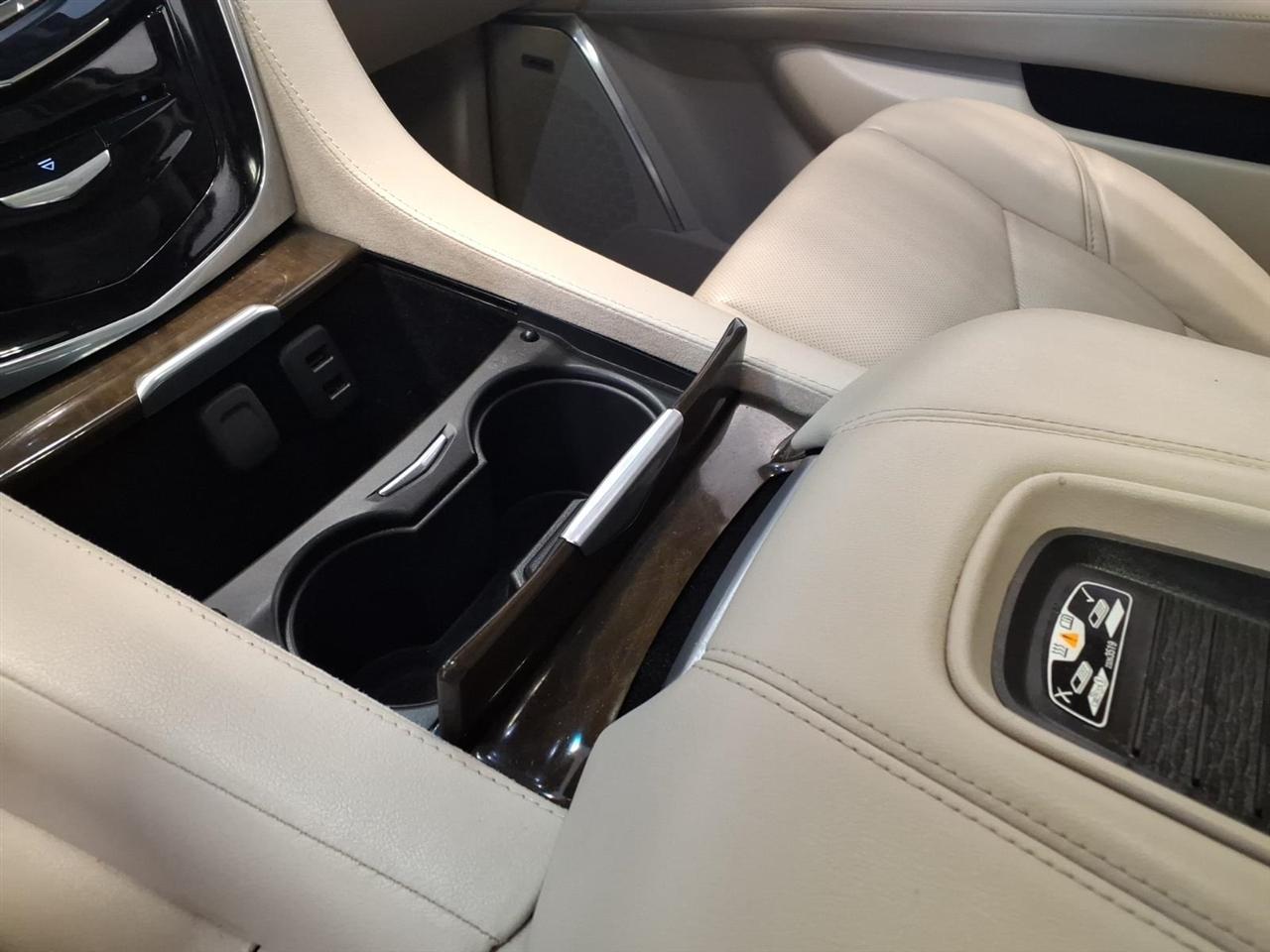 Cadillac Escalade ESV 4WD 4dr Luxury 2019