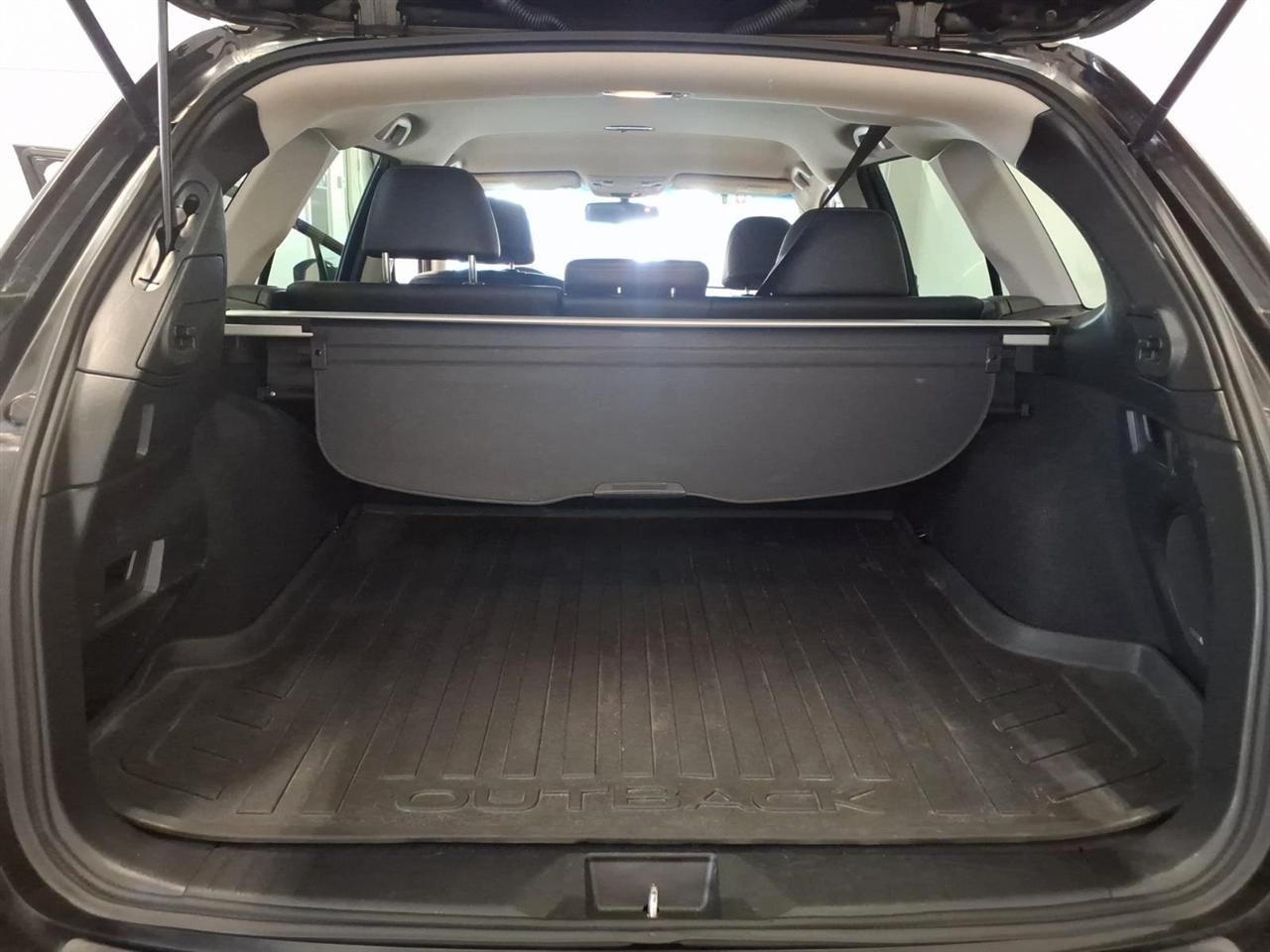 Subaru Outback 4dr Wgn 3.6R Limited 2016