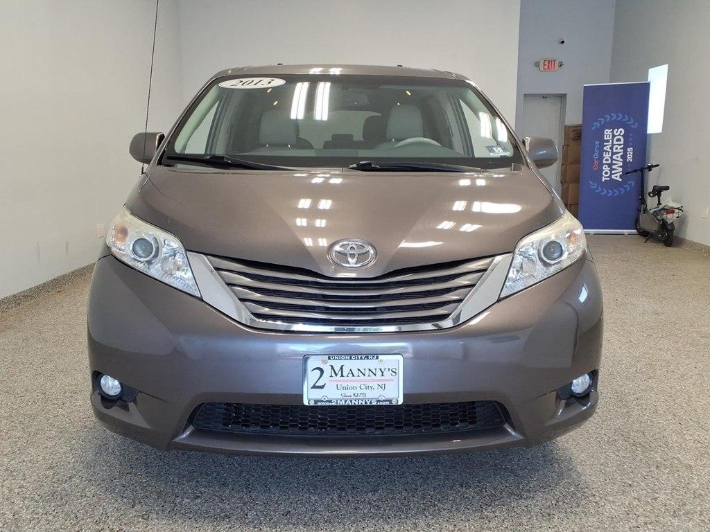 Toyota Sienna 5dr 7-Pass Van V6 XLE AWD (Natl) 2013