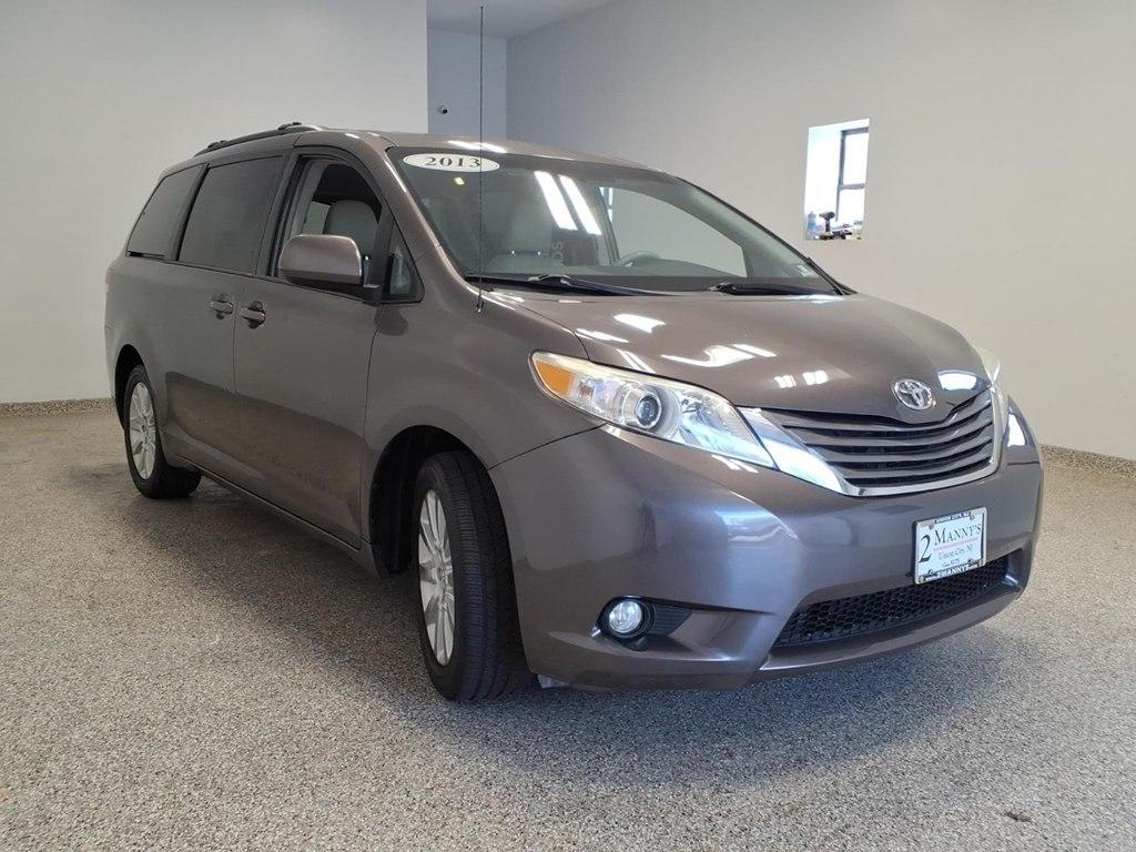 Toyota Sienna 5dr 7-Pass Van V6 XLE AWD (Natl) 2013
