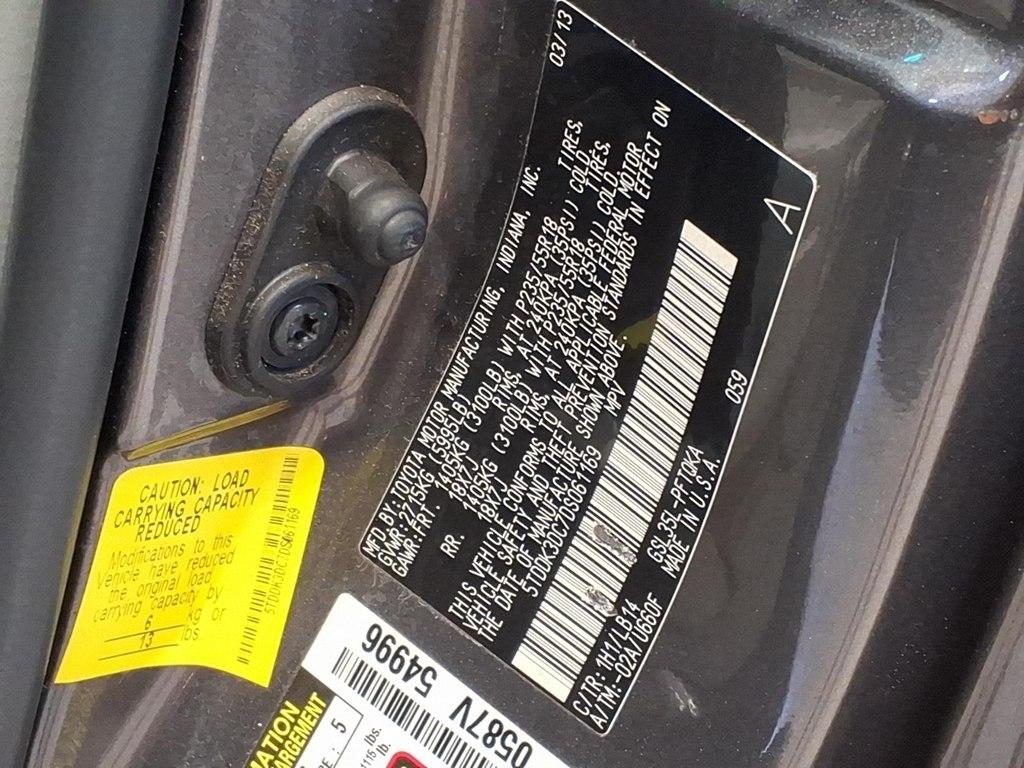 Toyota Sienna 5dr 7-Pass Van V6 XLE AWD (Natl) 2013