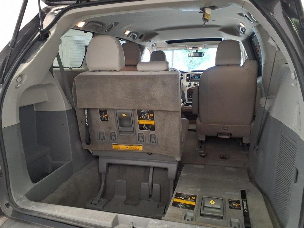 Toyota Sienna 5dr 7-Pass Van V6 XLE AWD (Natl) 2013
