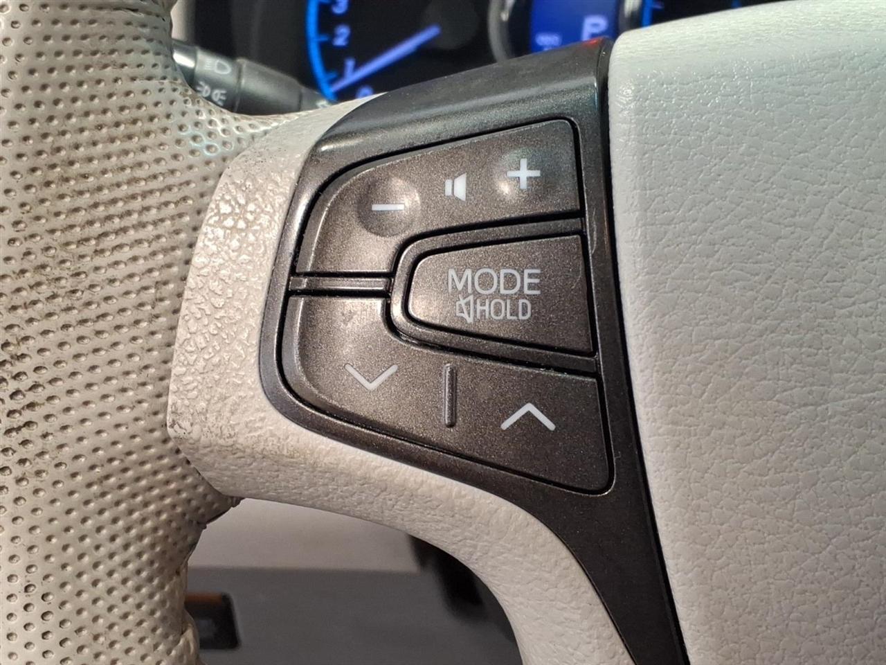 Toyota Sienna 5dr 7-Pass Van V6 XLE AWD (Natl) 2013