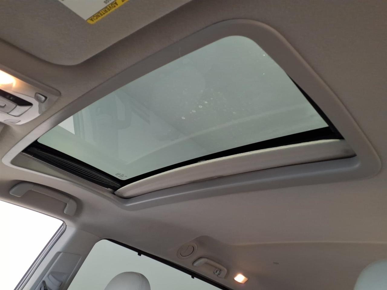 Toyota Sienna 5dr 7-Pass Van V6 XLE AWD (Natl) 2013