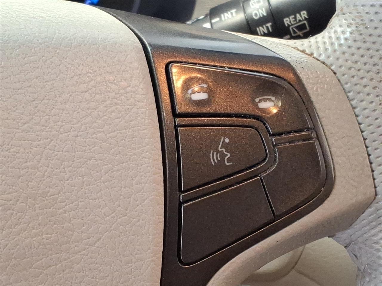 Toyota Sienna 5dr 7-Pass Van V6 XLE AWD (Natl) 2013