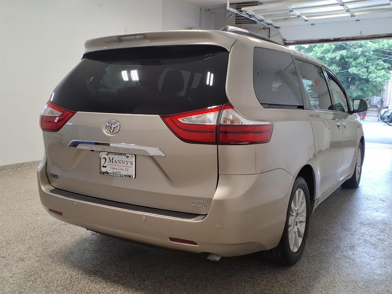 Toyota Sienna Limited Premium AWD 7-Passenger V6 2015