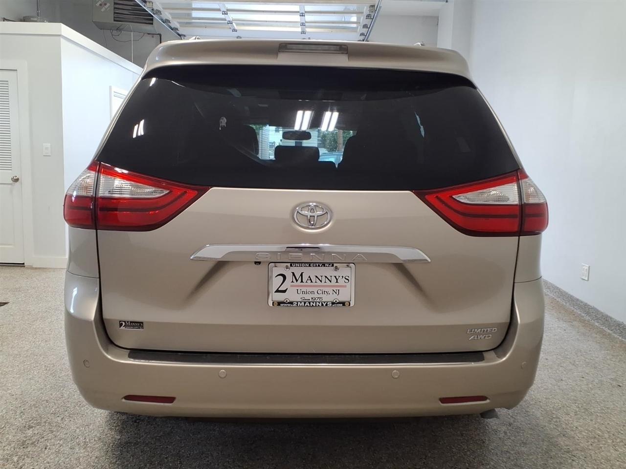 Toyota Sienna Limited Premium AWD 7-Passenger V6 2015