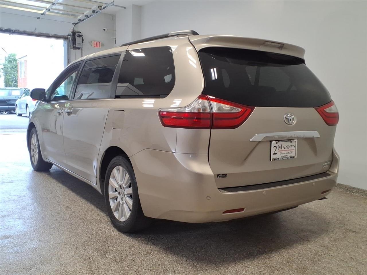 Toyota Sienna Limited Premium AWD 7-Passenger V6 2015