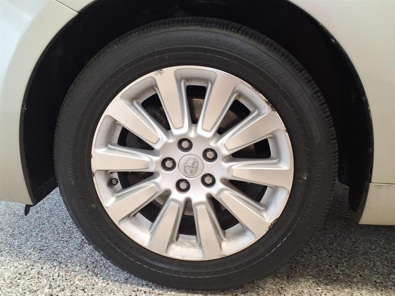 Toyota Sienna Limited Premium AWD 7-Passenger V6 2015