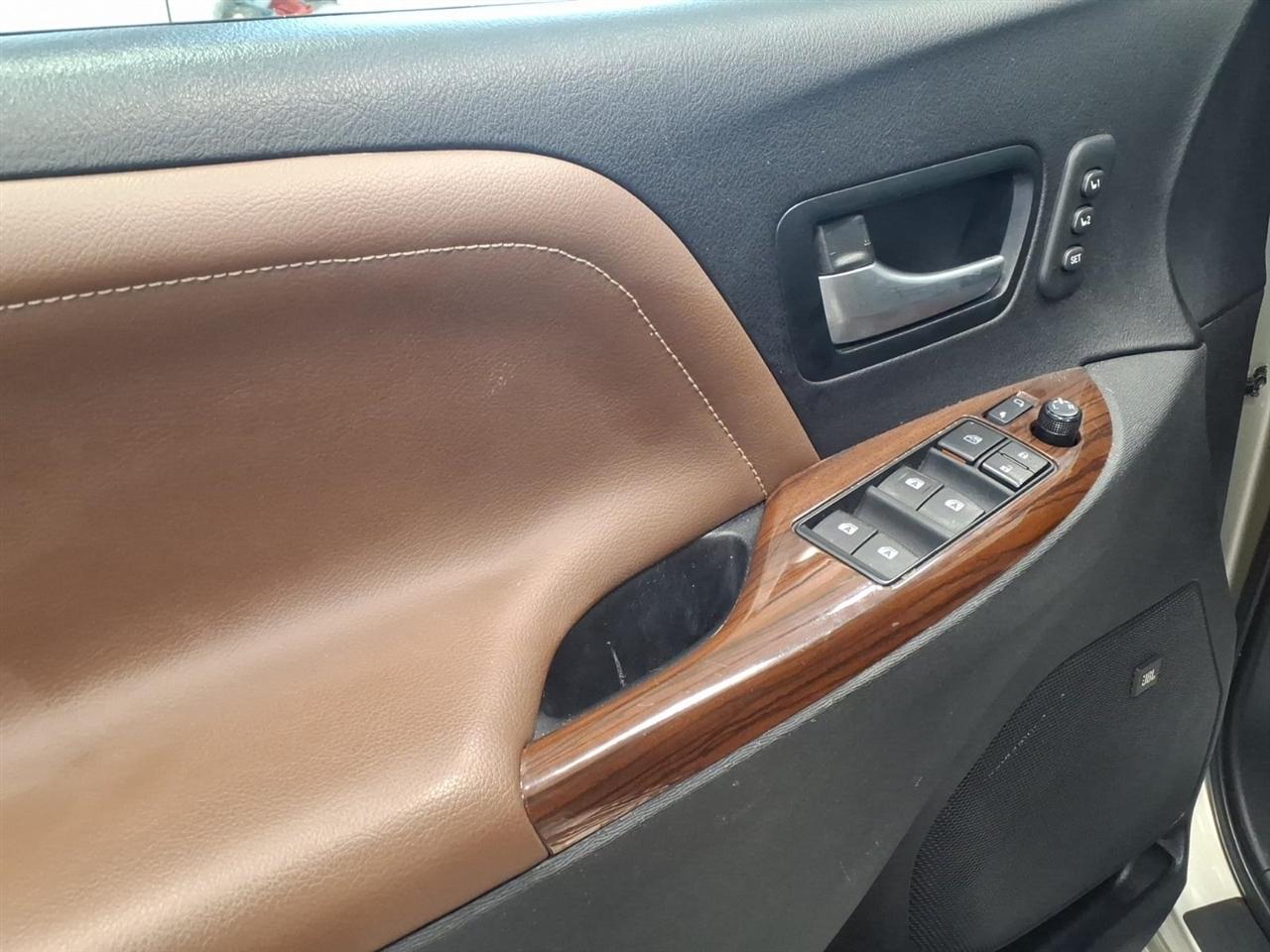Toyota Sienna Limited Premium AWD 7-Passenger V6 2015