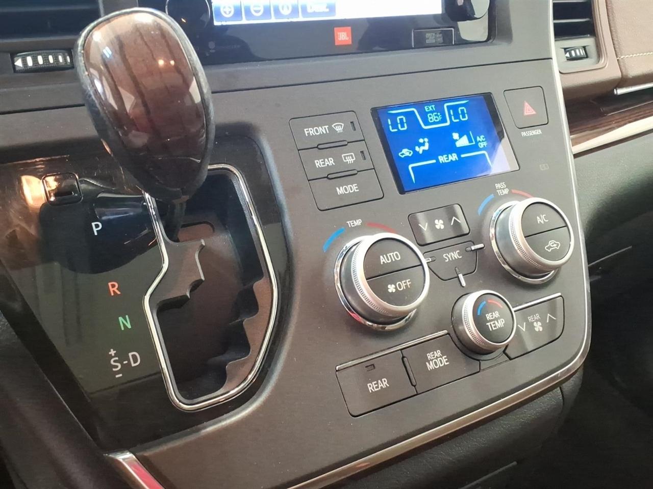 Toyota Sienna Limited Premium AWD 7-Passenger V6 2015