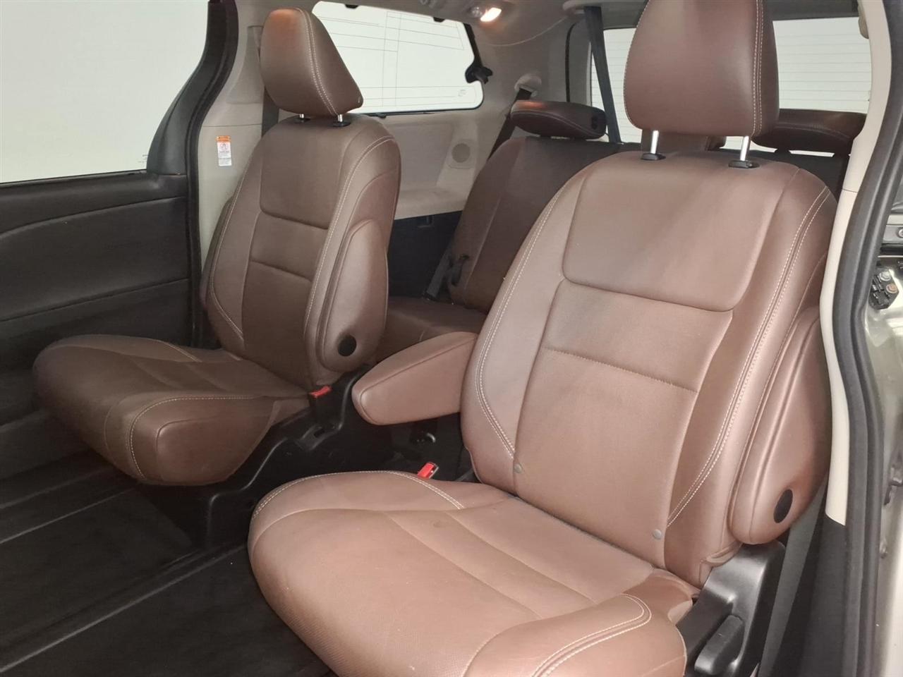 Toyota Sienna Limited Premium AWD 7-Passenger V6 2015
