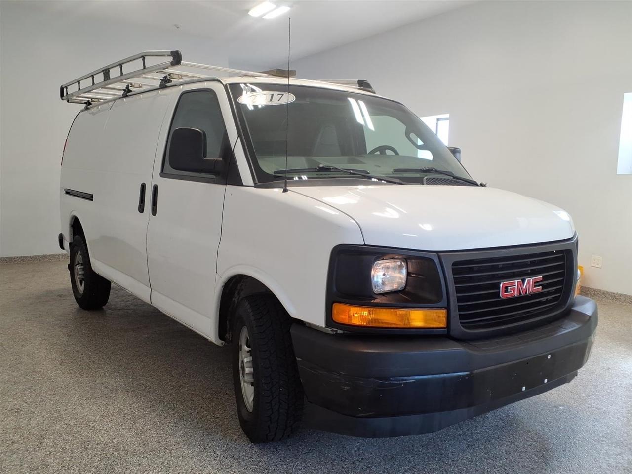 GMC Savana Cargo Van RWD 2500 135" 2017