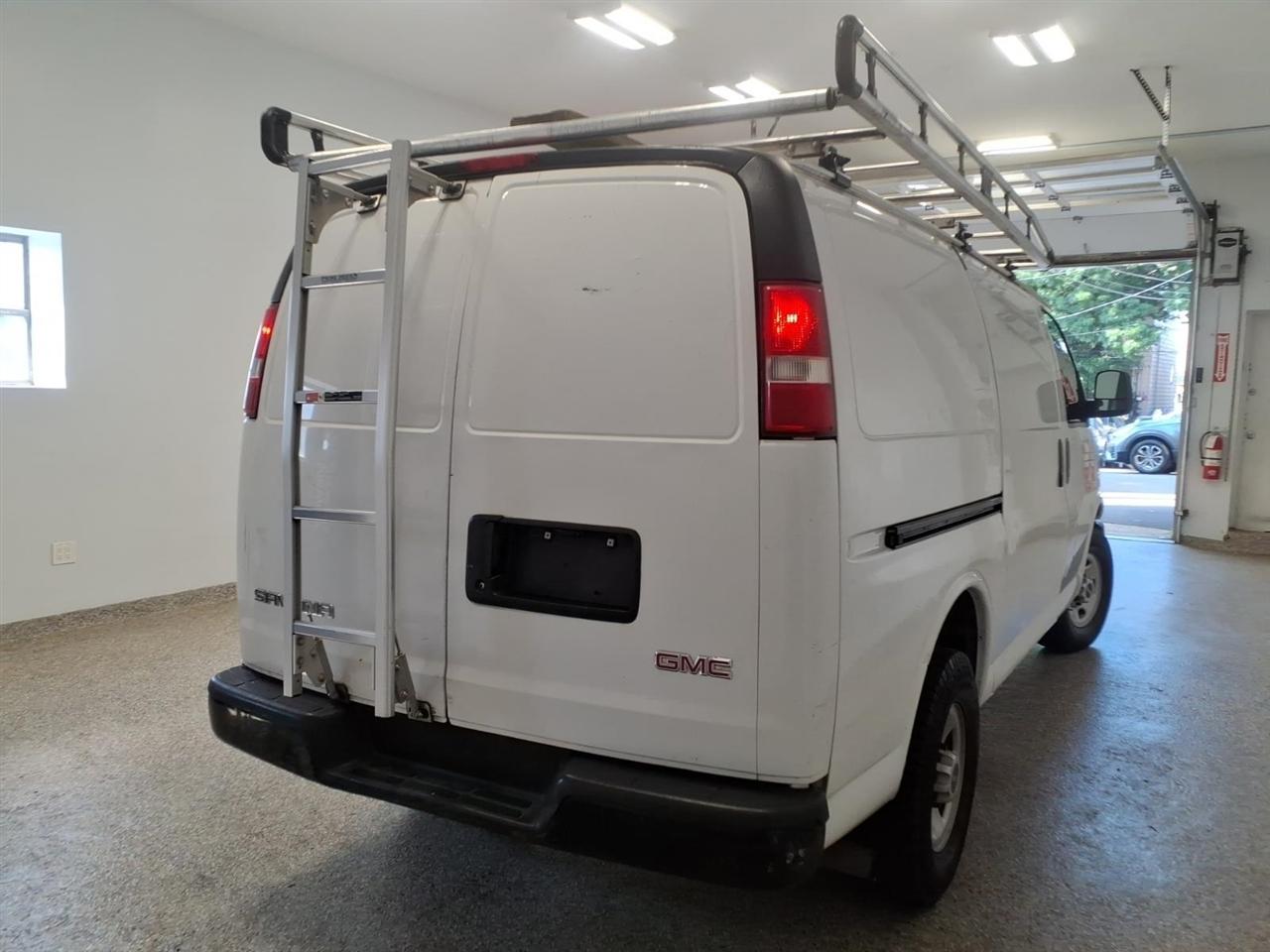 GMC Savana Cargo Van RWD 2500 135" 2017