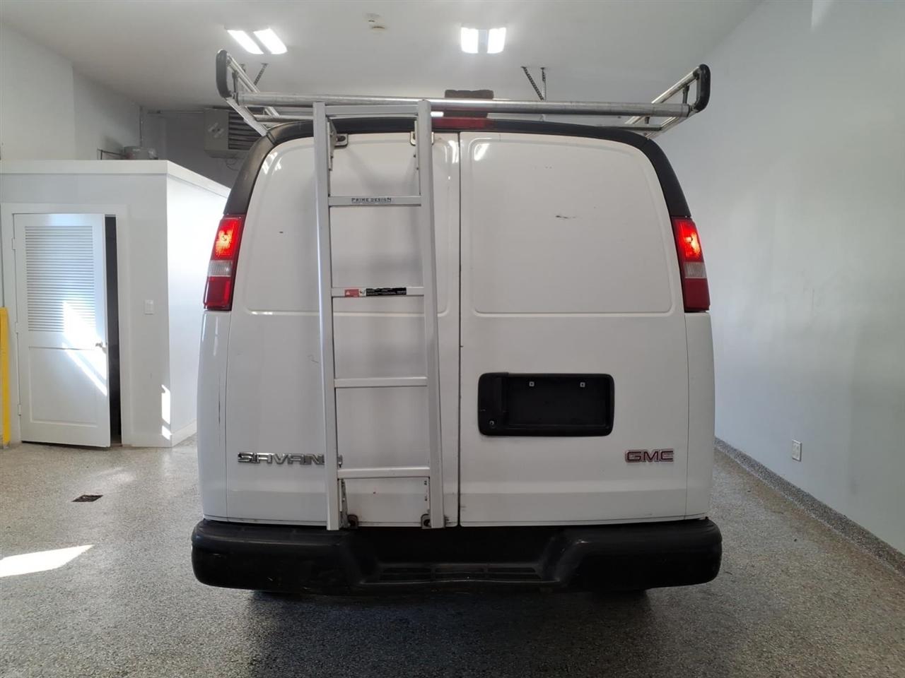 GMC Savana Cargo Van RWD 2500 135" 2017