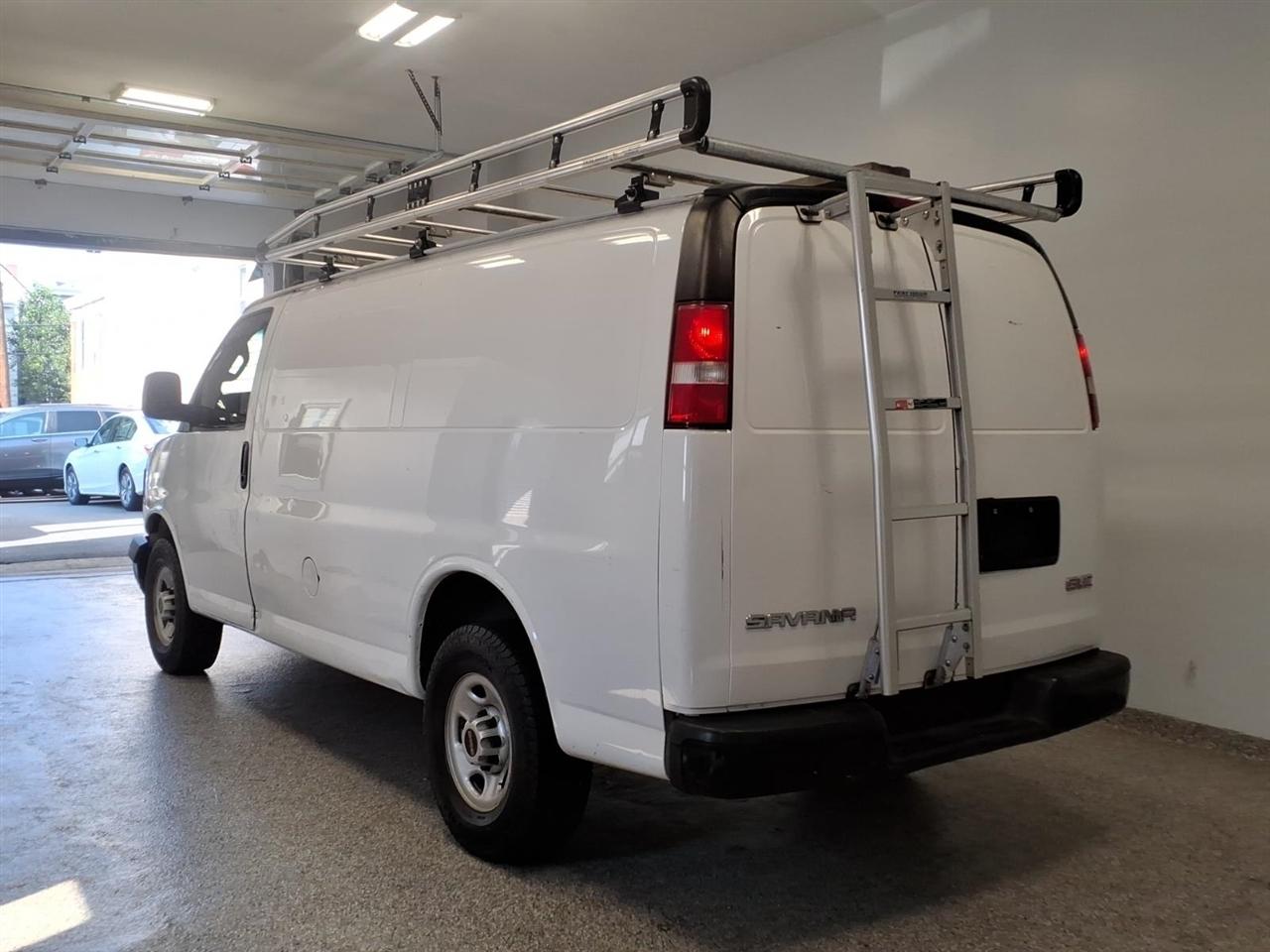 GMC Savana Cargo Van RWD 2500 135" 2017