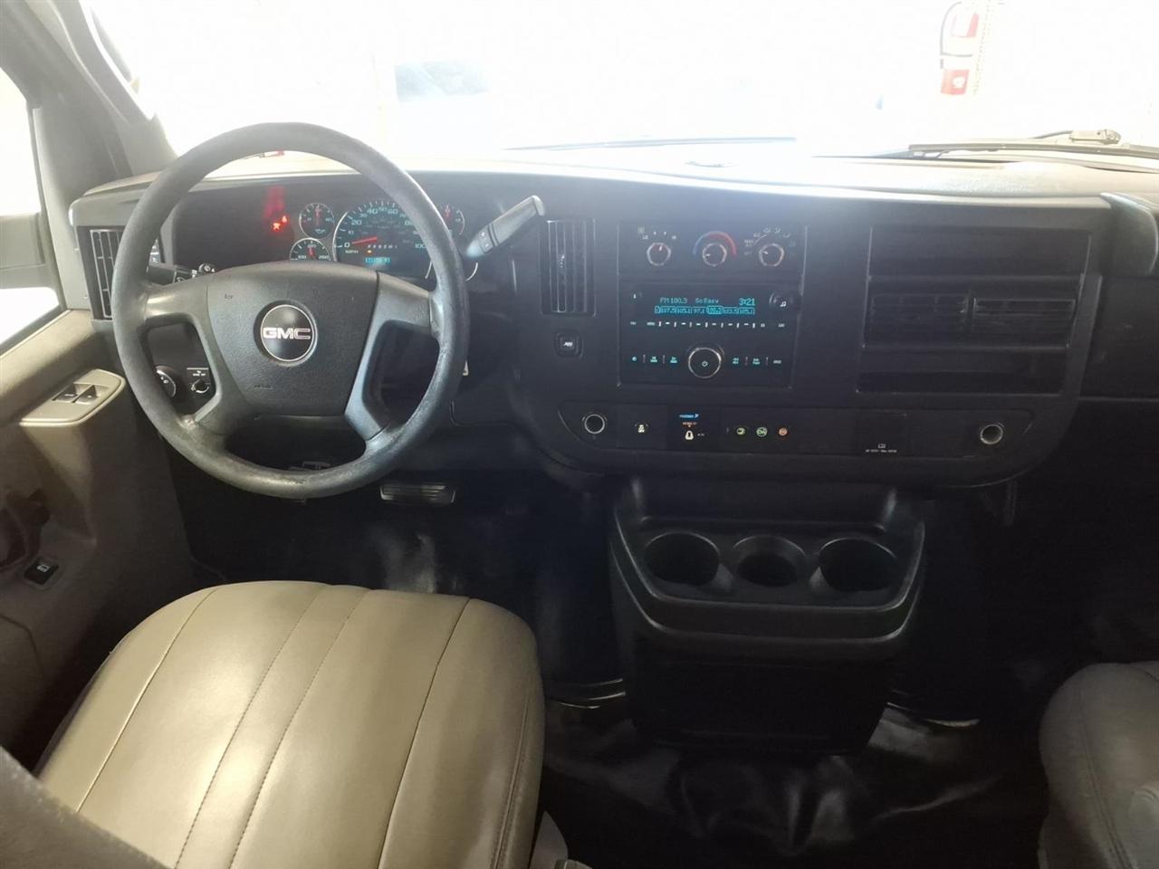 GMC Savana Cargo Van RWD 2500 135" 2017