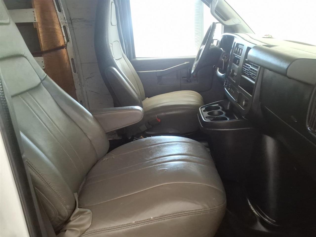 GMC Savana Cargo Van RWD 2500 135" 2017
