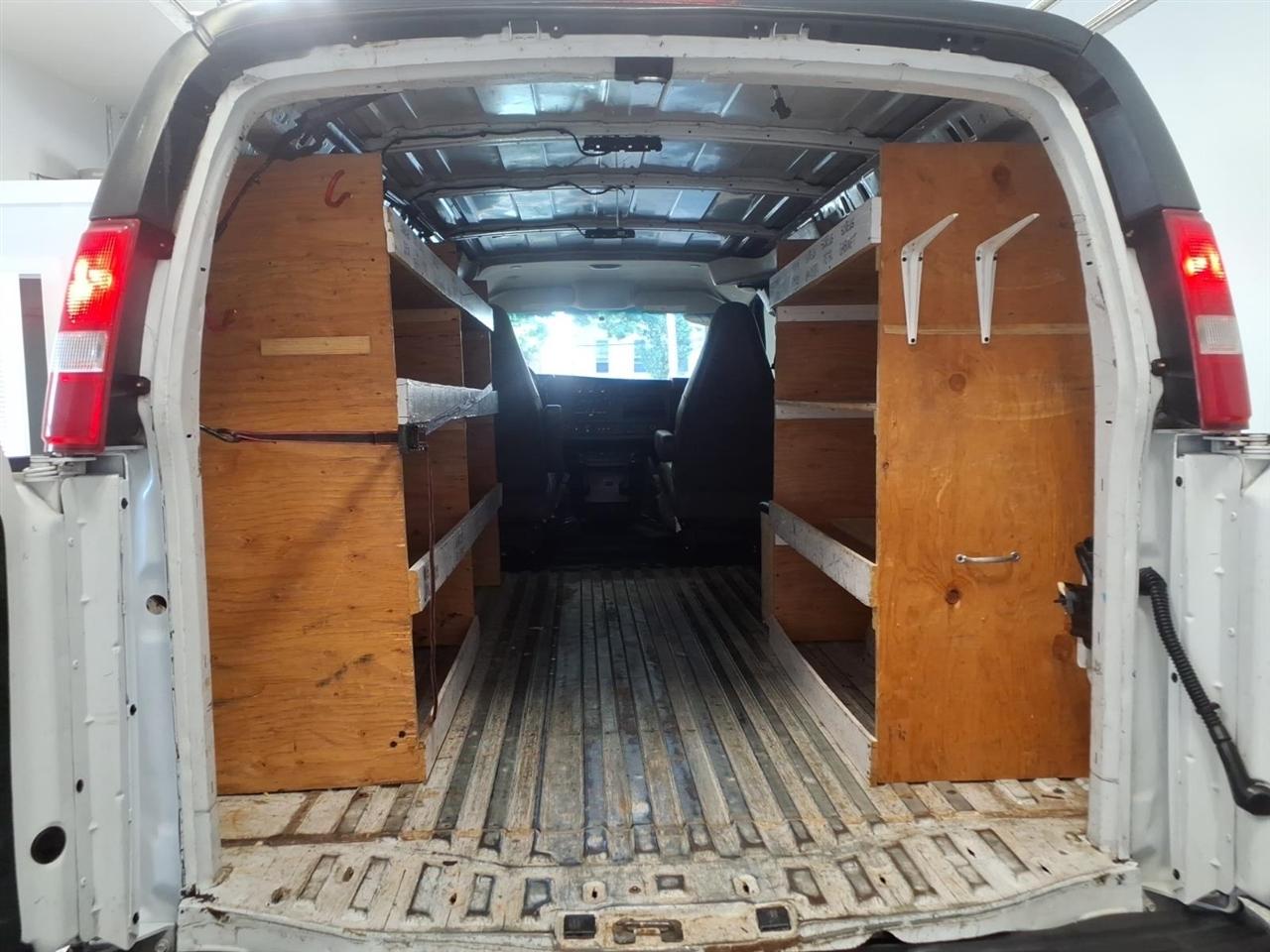GMC Savana Cargo Van RWD 2500 135" 2017