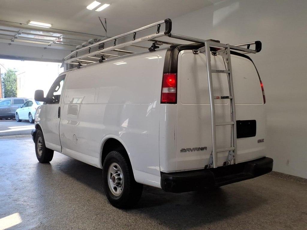 GMC Savana Cargo Van RWD 2500 135" 2017