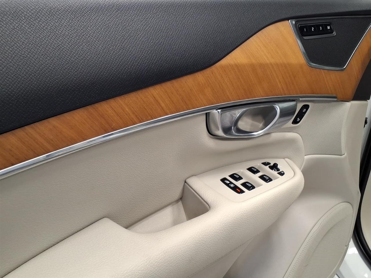 Volvo XC90 T6 AWD Momentum 6P 2022