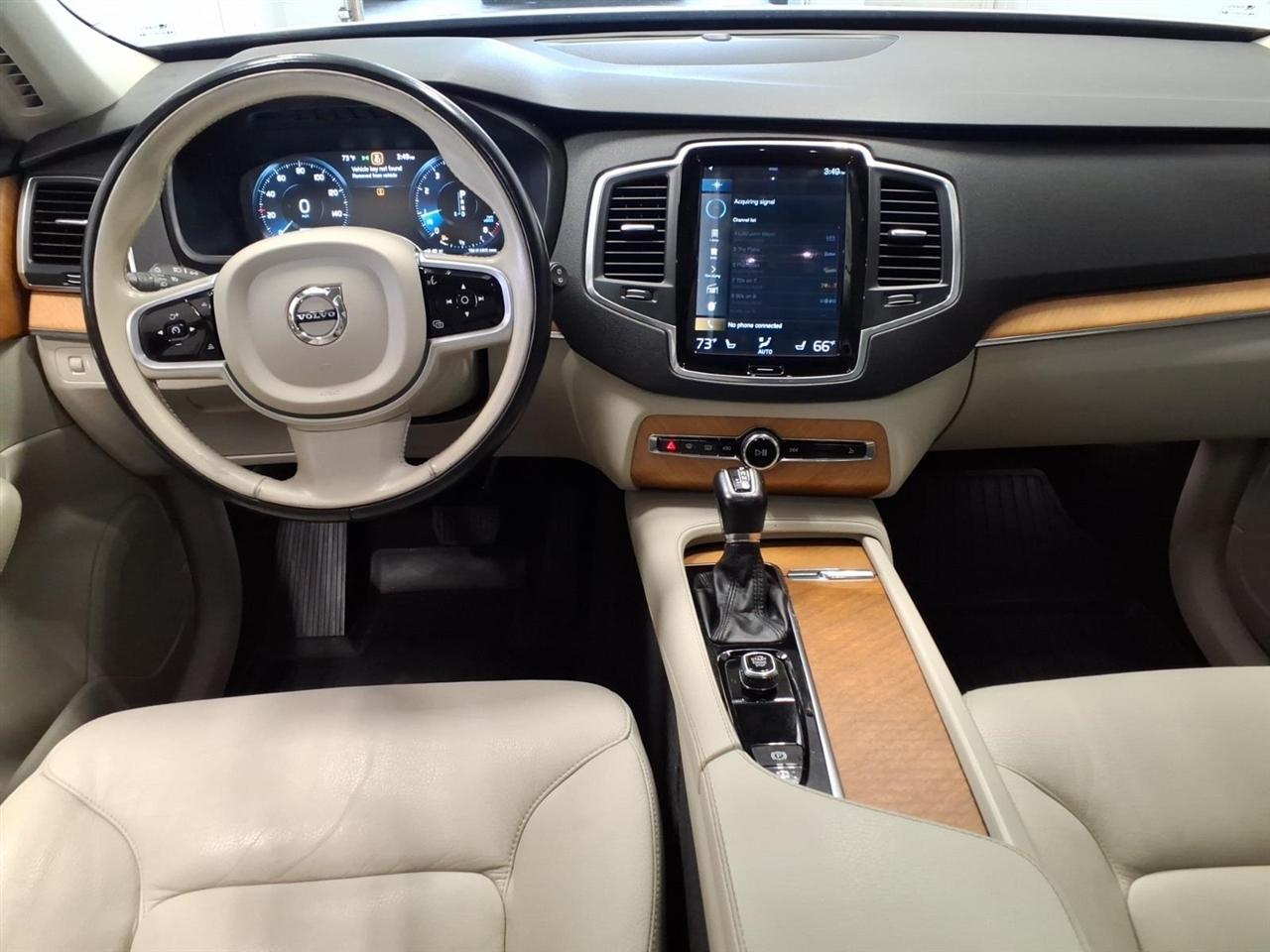 Volvo XC90 T6 AWD Momentum 6P 2022