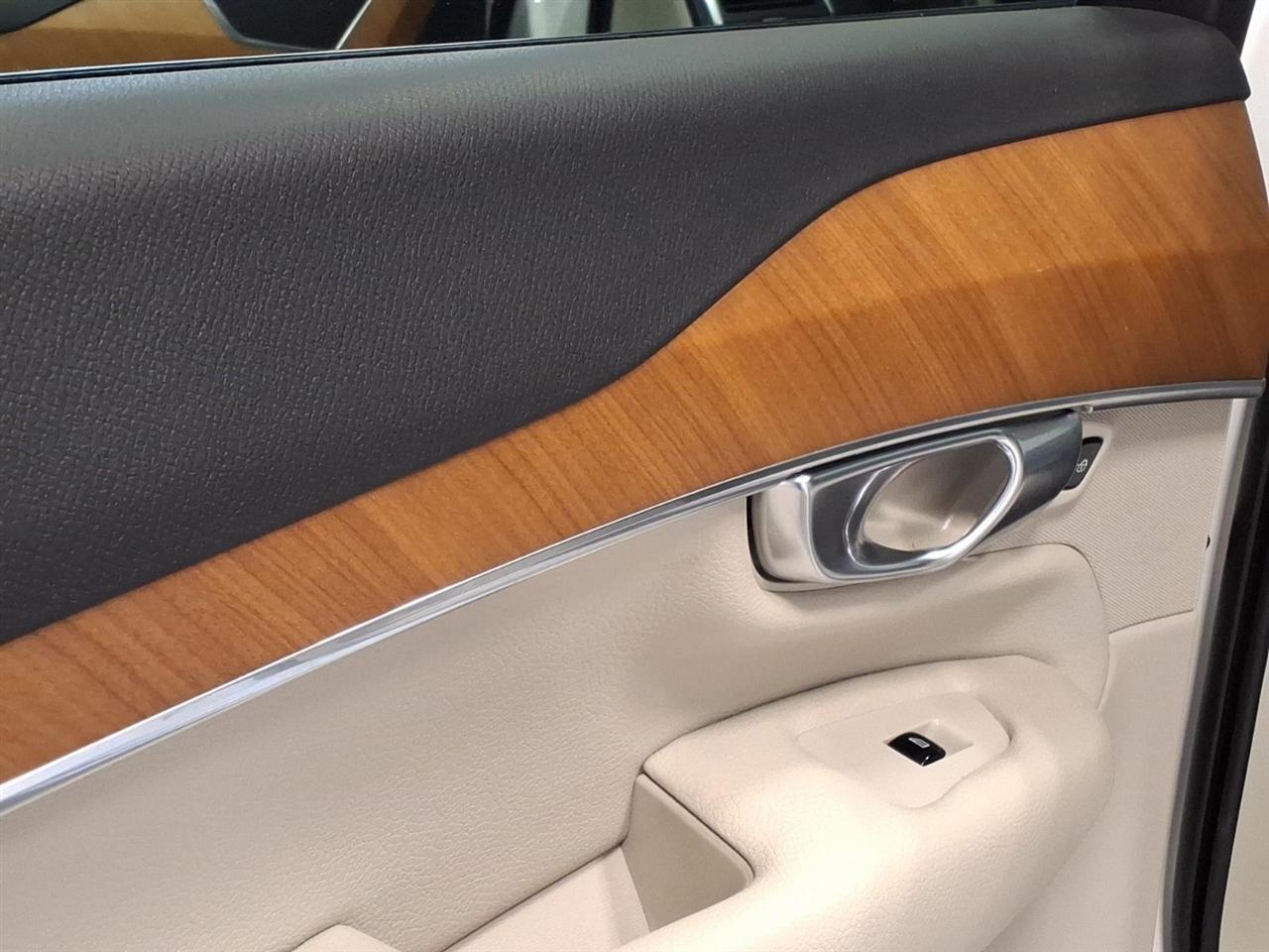 Volvo XC90 T6 AWD Momentum 6P 2022