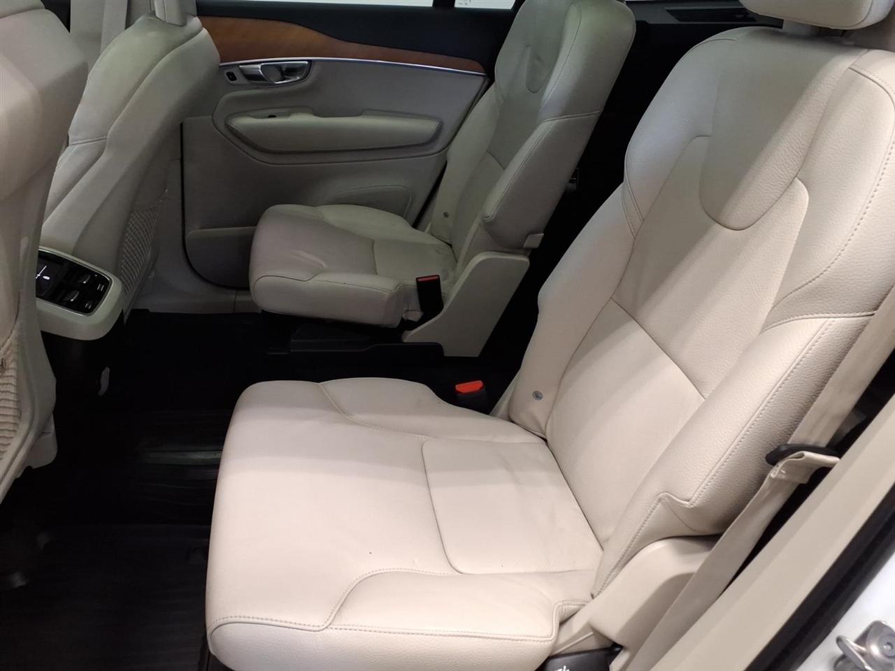 Volvo XC90 T6 AWD Momentum 6P 2022
