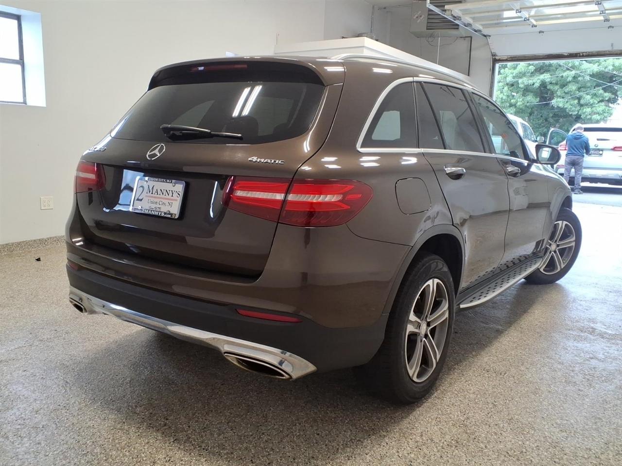 Mercedes-Benz GLC GLC 300 4MATIC SUV 2017