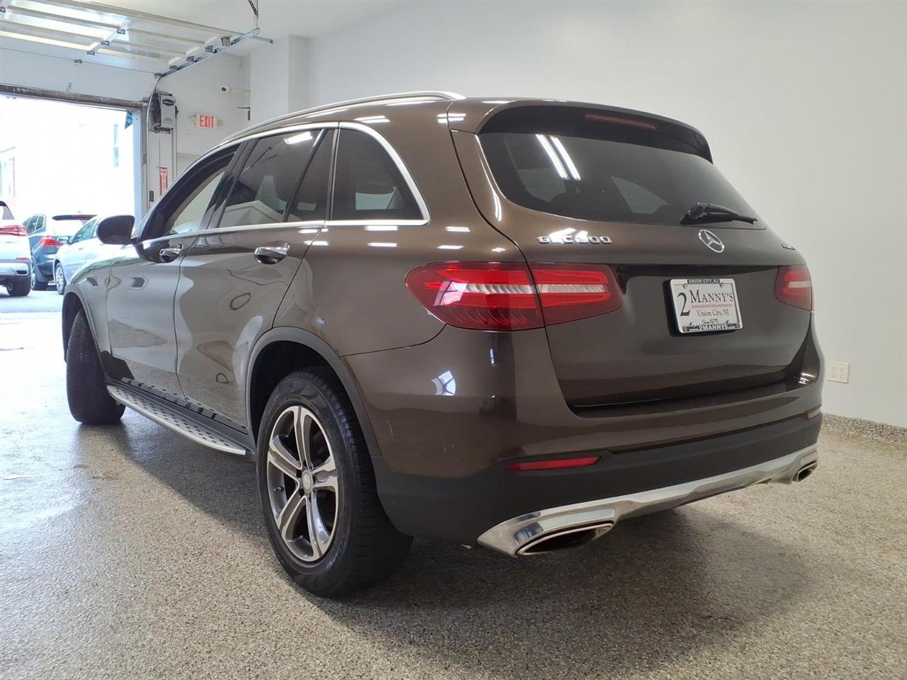 Mercedes-Benz GLC GLC 300 4MATIC SUV 2017