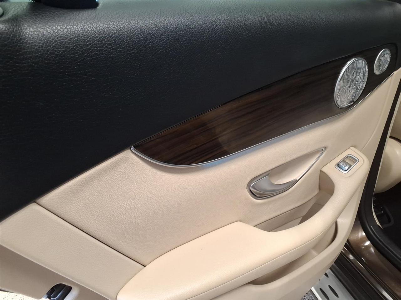 Mercedes-Benz GLC GLC 300 4MATIC SUV 2017