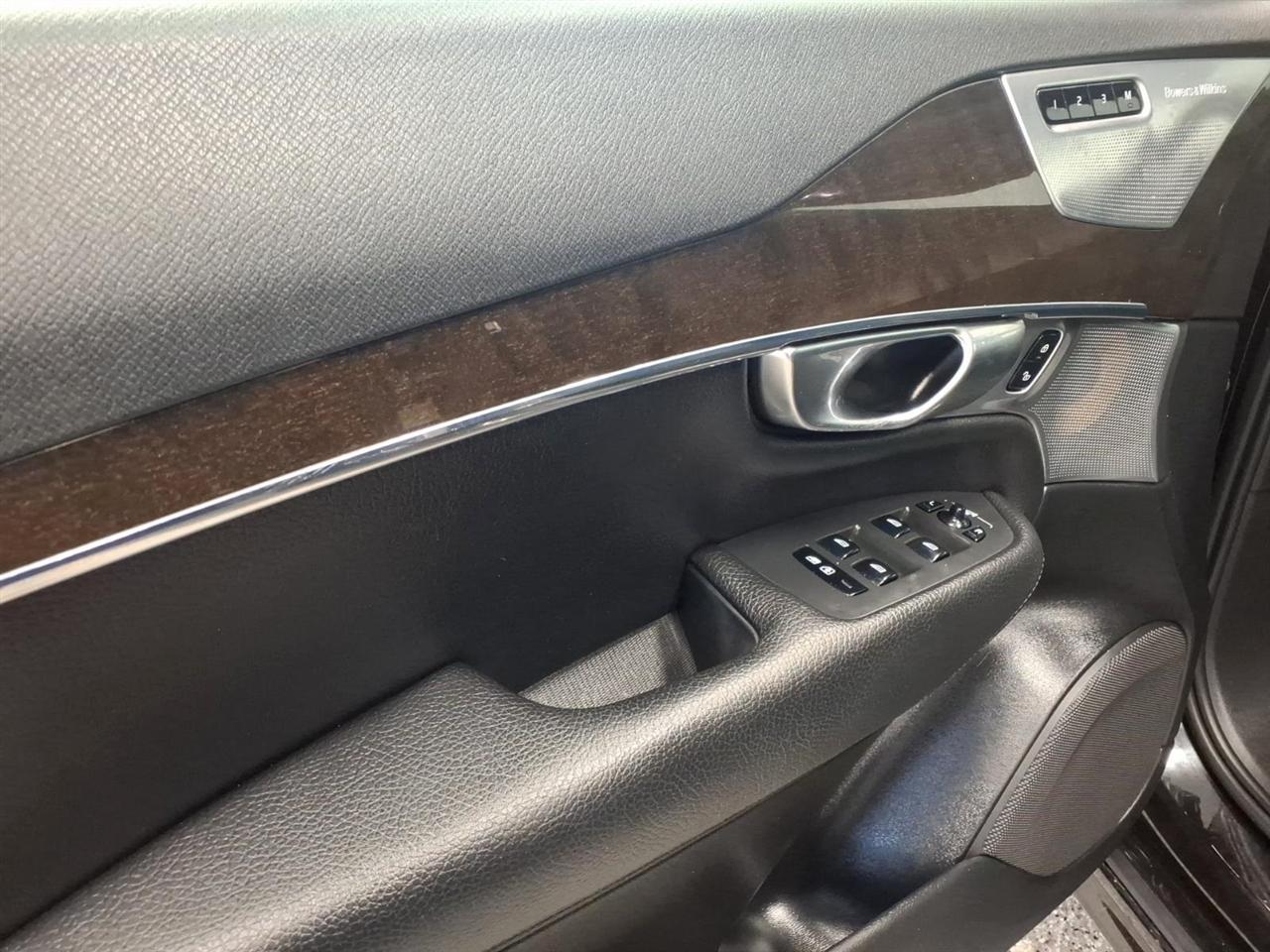 Volvo XC90 T6 AWD 7-Passenger Momentum 2018