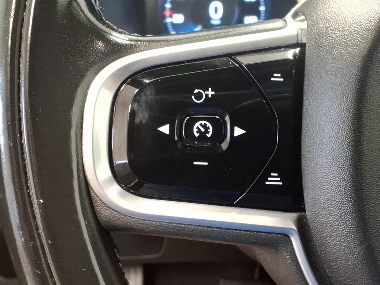 Volvo XC90 T6 AWD 7-Passenger Momentum 2018