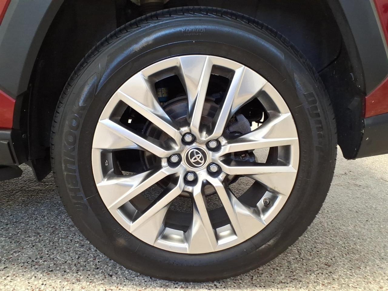 Toyota RAV4 Limited V6 2WD 2019