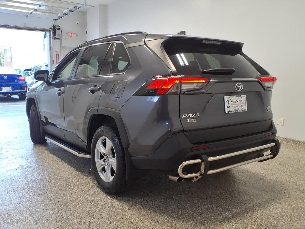 Toyota RAV4 XLE AWD (Natl) 2020