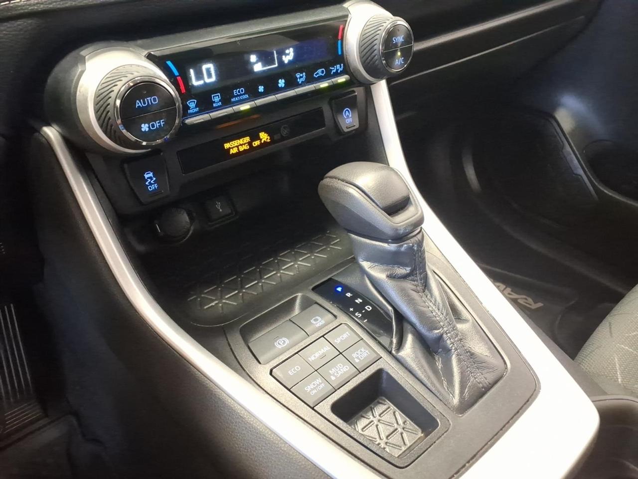 Toyota RAV4 XLE AWD (Natl) 2020