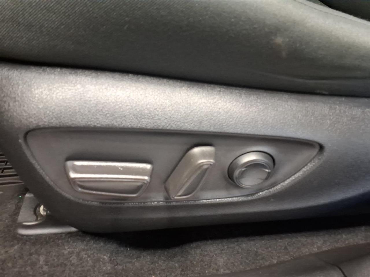 Toyota RAV4 XLE AWD (Natl) 2020