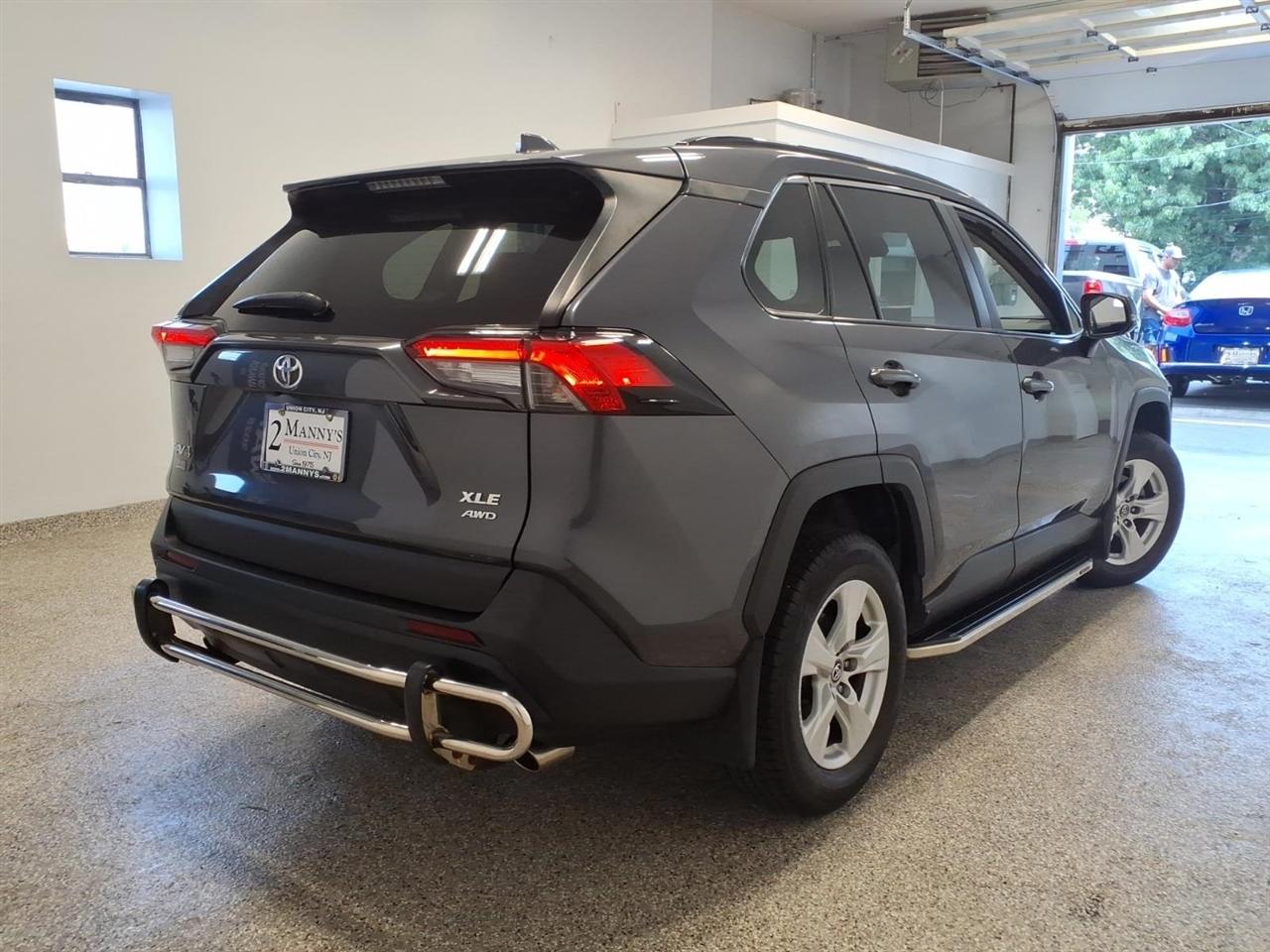 Toyota RAV4 XLE AWD (Natl) 2020