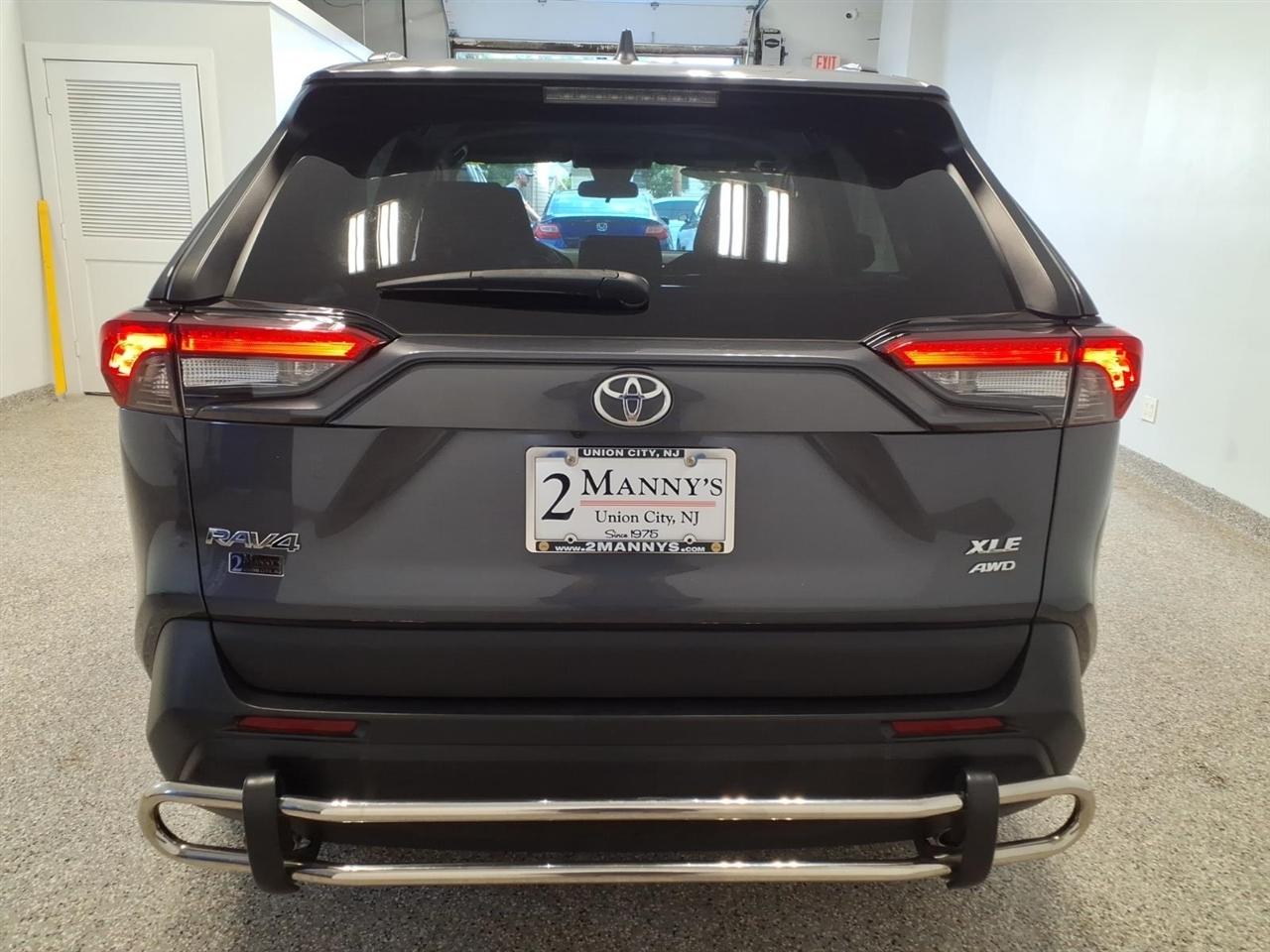 Toyota RAV4 XLE AWD (Natl) 2020
