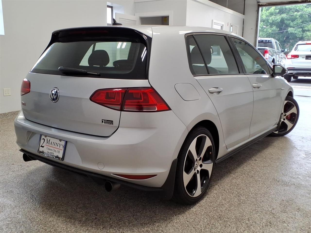 Volkswagen Golf GTI 2.0T 4-Door Autobahn DSG 2017