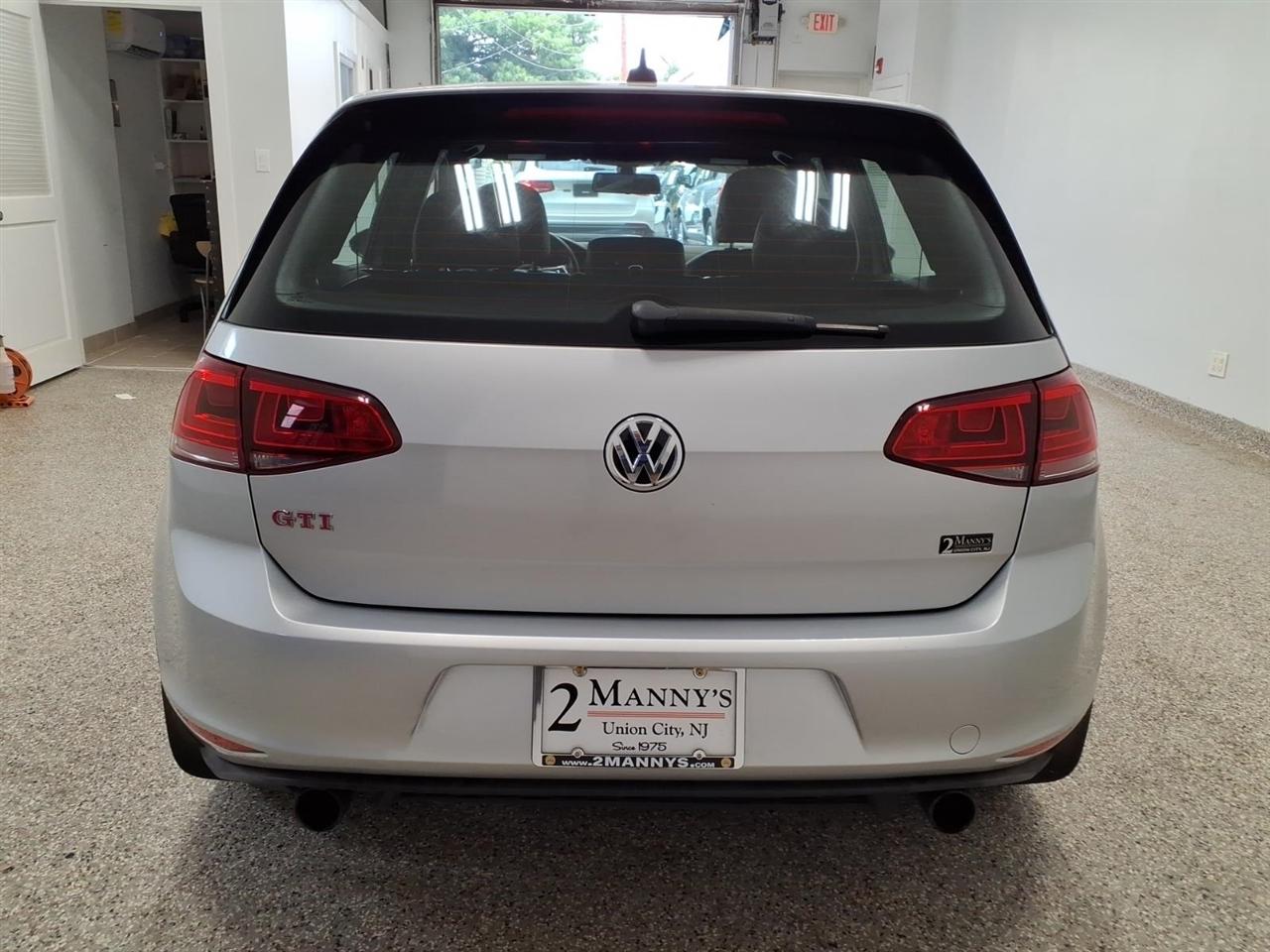 Volkswagen Golf GTI 2.0T 4-Door Autobahn DSG 2017