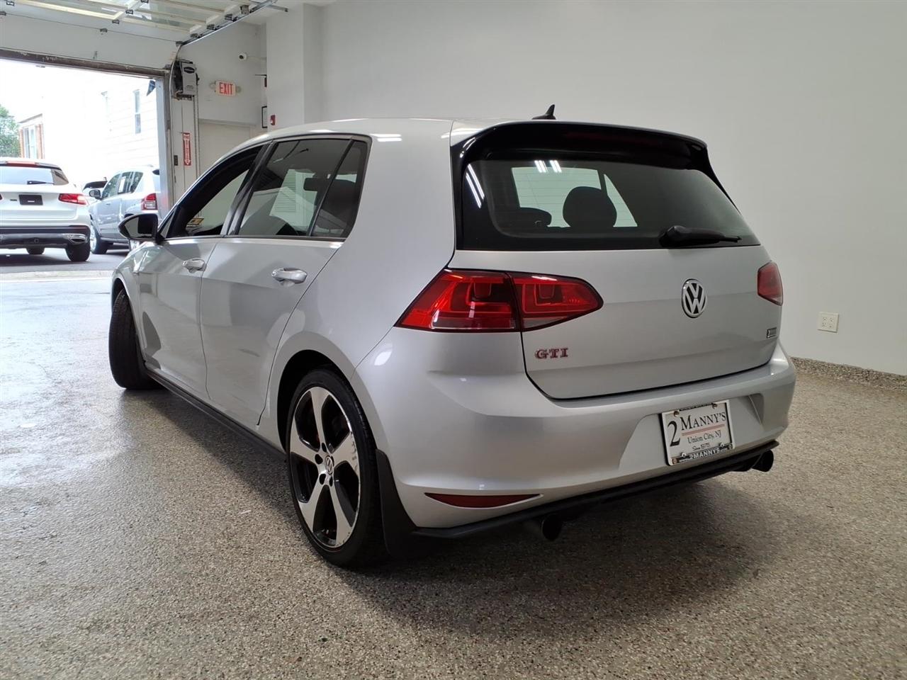 Volkswagen Golf GTI 2.0T 4-Door Autobahn DSG 2017