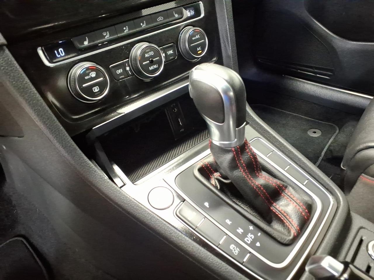 Volkswagen Golf GTI 2.0T 4-Door Autobahn DSG 2017