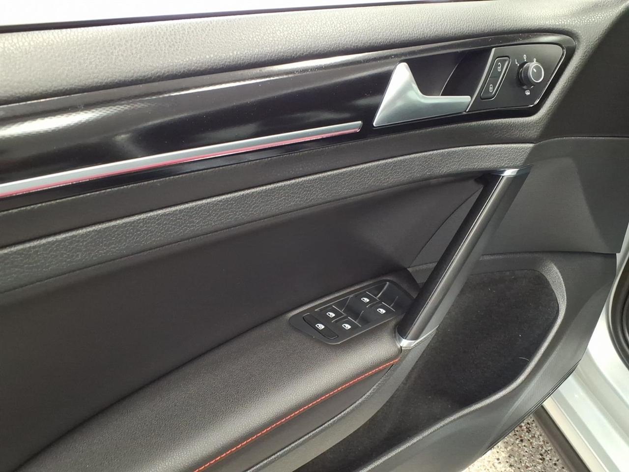Volkswagen Golf GTI 2.0T 4-Door Autobahn DSG 2017