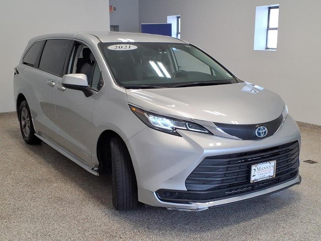Toyota Sienna Hybrid LE 5D Wagon 8 Pass 2021