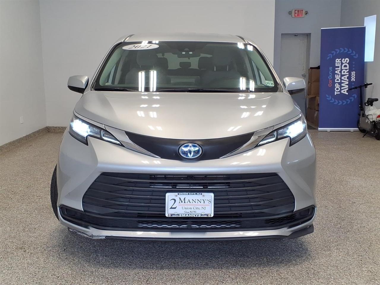 Toyota Sienna Hybrid LE 5D Wagon 8 Pass 2021