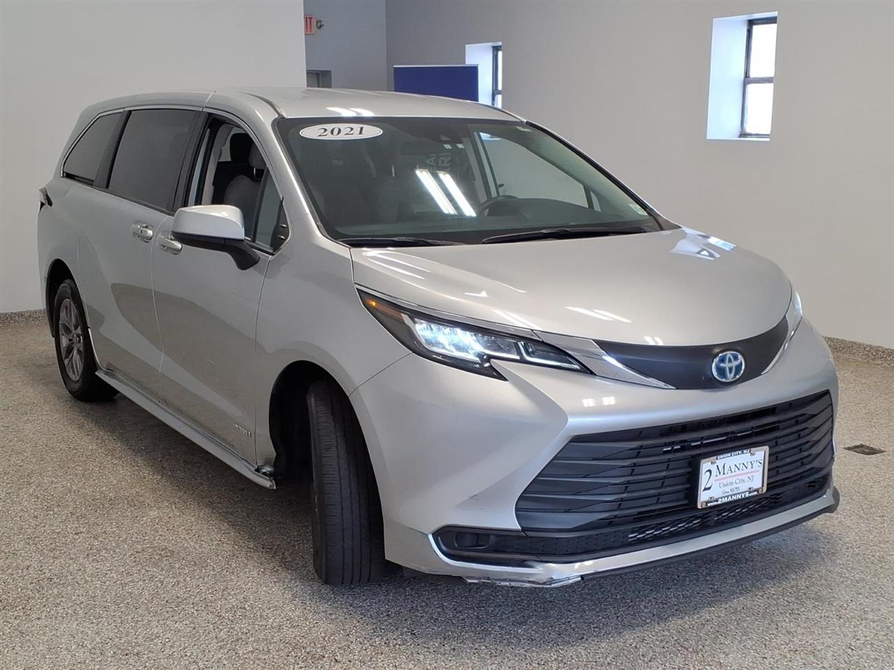 Toyota Sienna Hybrid LE 5D Wagon 8 Pass 2021