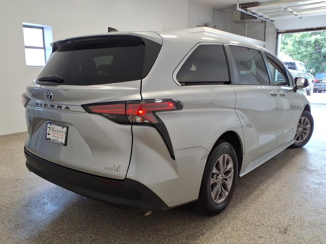 Toyota Sienna Hybrid LE 5D Wagon 8 Pass 2021