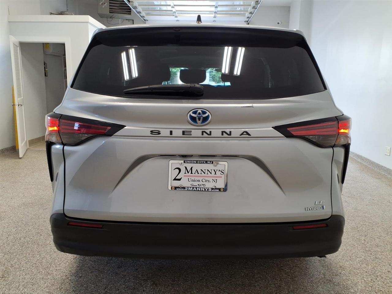 Toyota Sienna Hybrid LE 5D Wagon 8 Pass 2021