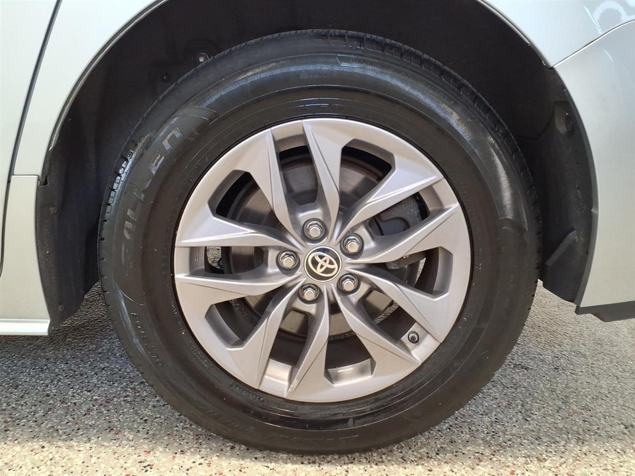 Toyota Sienna Hybrid LE 5D Wagon 8 Pass 2021